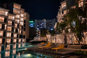 the-quarter-chaophraya-swimming-pool-06